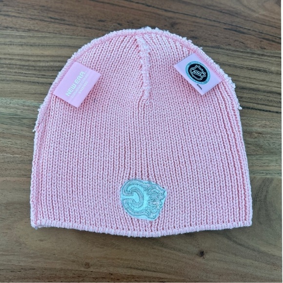 NHL PINK Knitted Beanie Silver Calgary Flames Logo - Picture 2 of 2